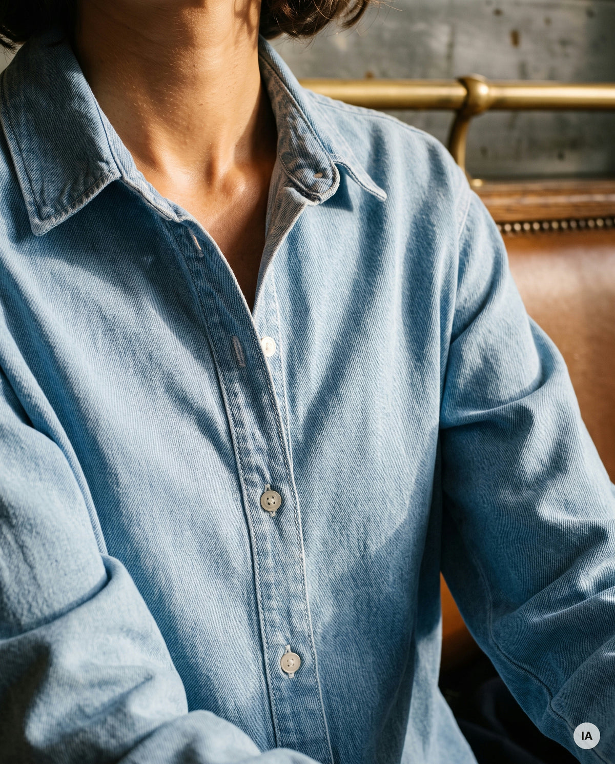 CHEMISE DARIA DENIM - ADORE Top — Image générée par IA