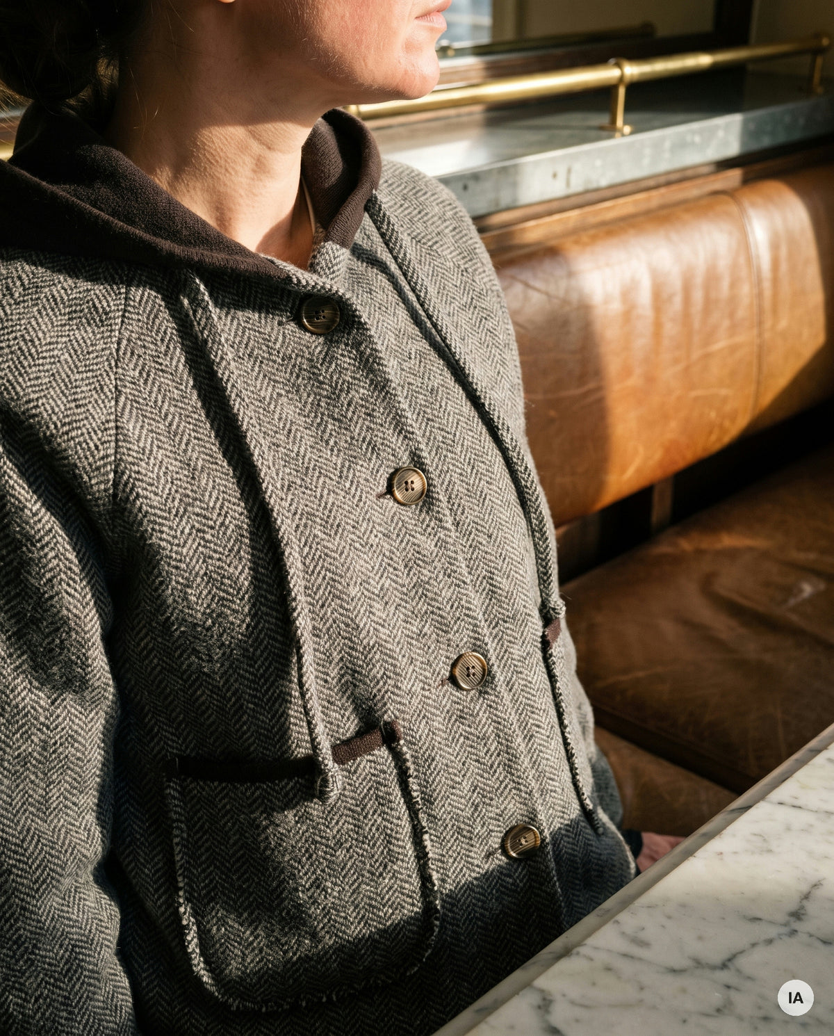 GILET BRISEIS CARBONNE - ORFEO PULL — Image générée par IA