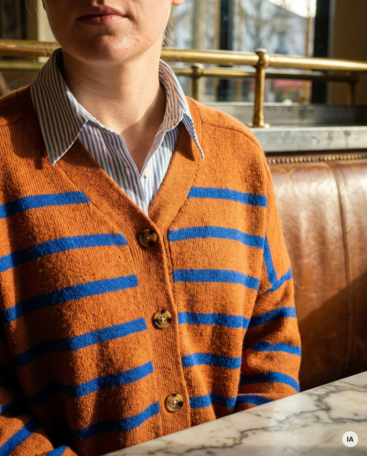 PULL TANDEM CAMEL BLEU - MINUIT DOUZE Pull — Image générée par IA