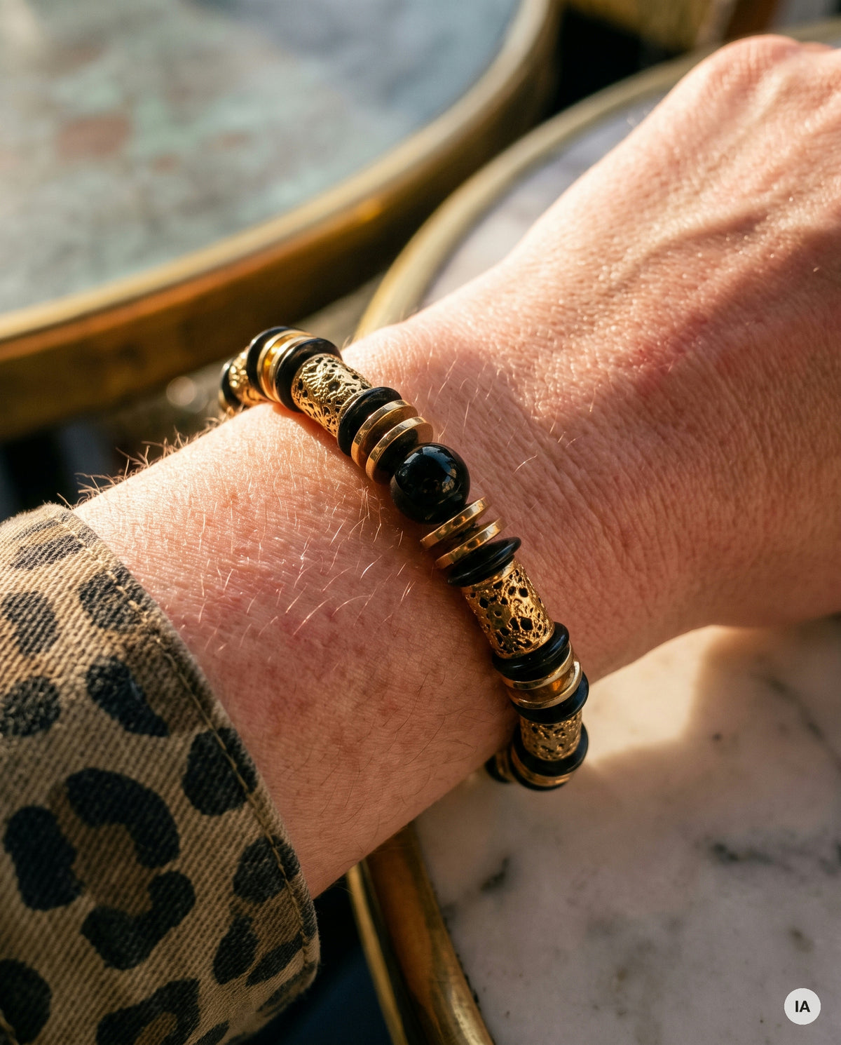 BRACELET MAGDA NOIR - MILË MILA Bague — Image générée par IA